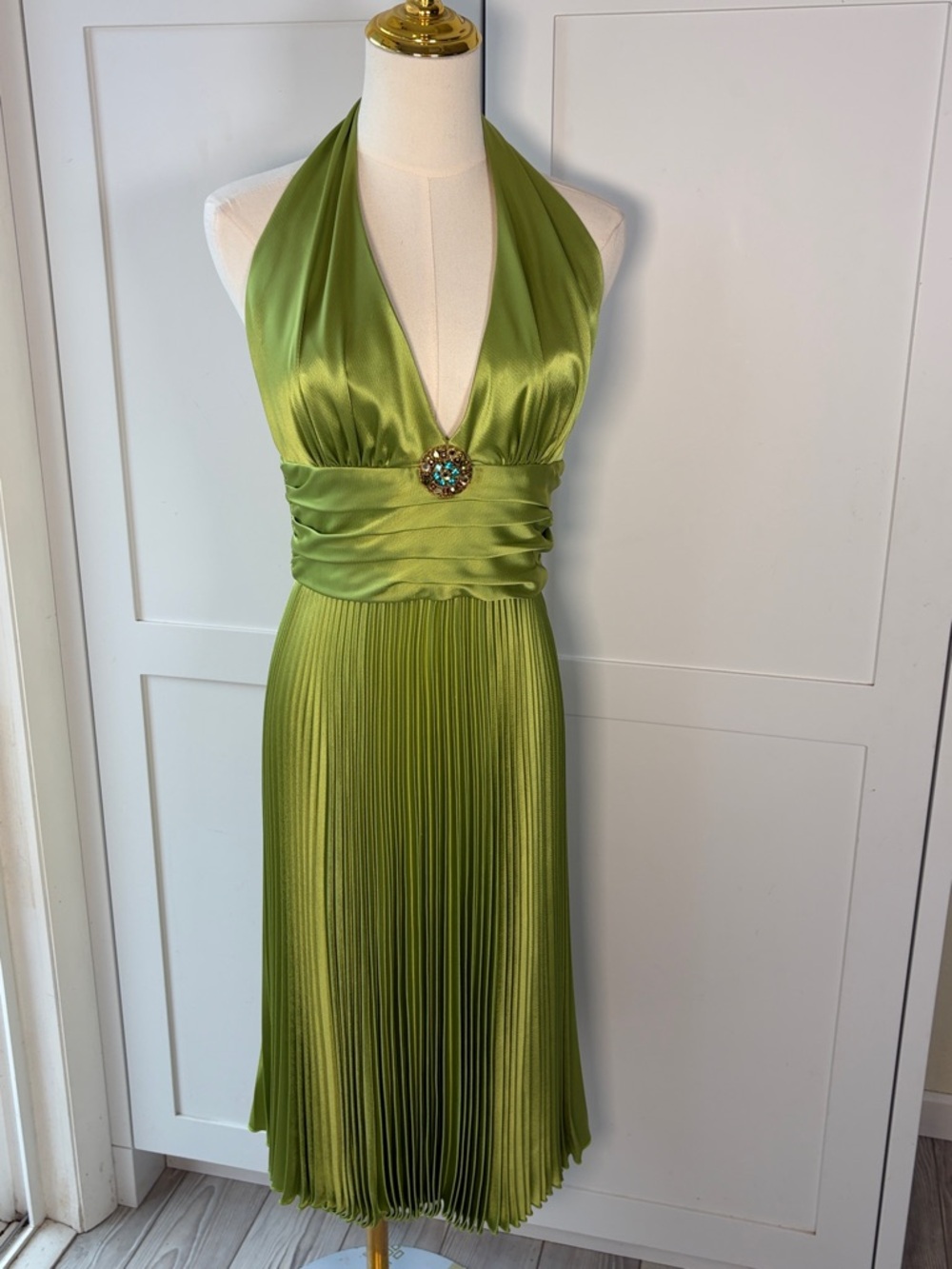 Allen Schwarz Olive Green Halter Pleated Midi Dress with Embellished Brooch 6